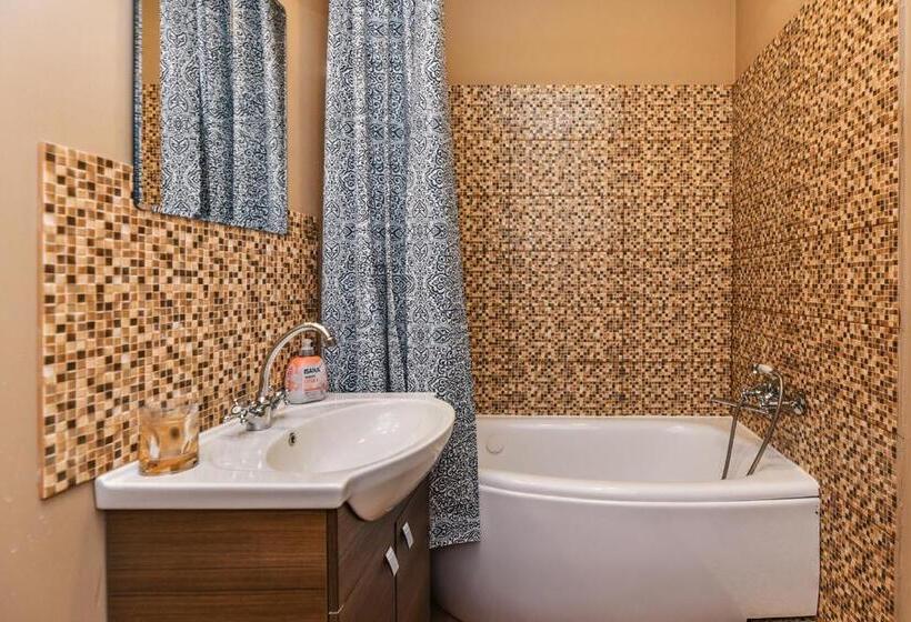 اتاق استاندارد چهارنفره با بالکن, Villa Victoria