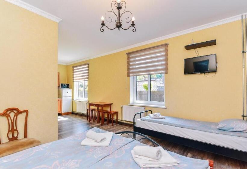 اتاق استاندارد سه نفره, Villa Victoria