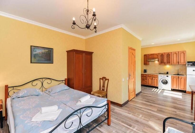 اتاق استاندارد سه نفره, Villa Victoria