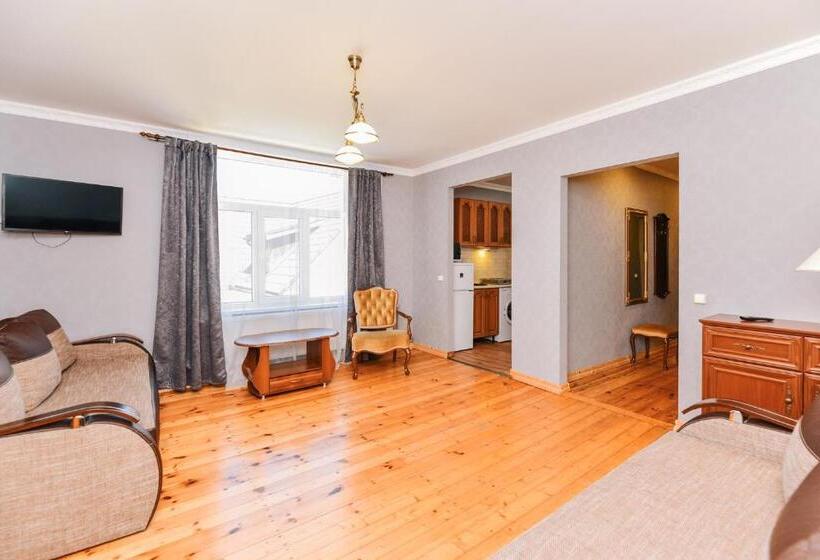 اتاق خانوادگی, Villa Victoria