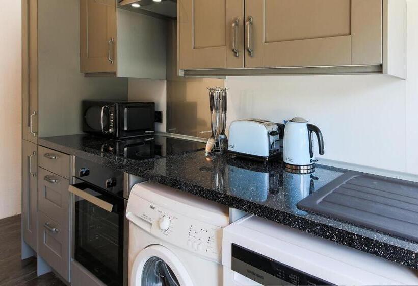 منزل غرفة نوم واحدة, Re Imagined Stone Barns In The Country Near The Coast