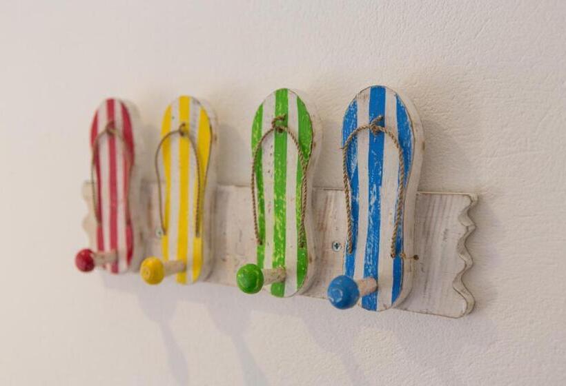 منزل غرفة نوم واحدة, Re Imagined Stone Barns In The Country Near The Coast