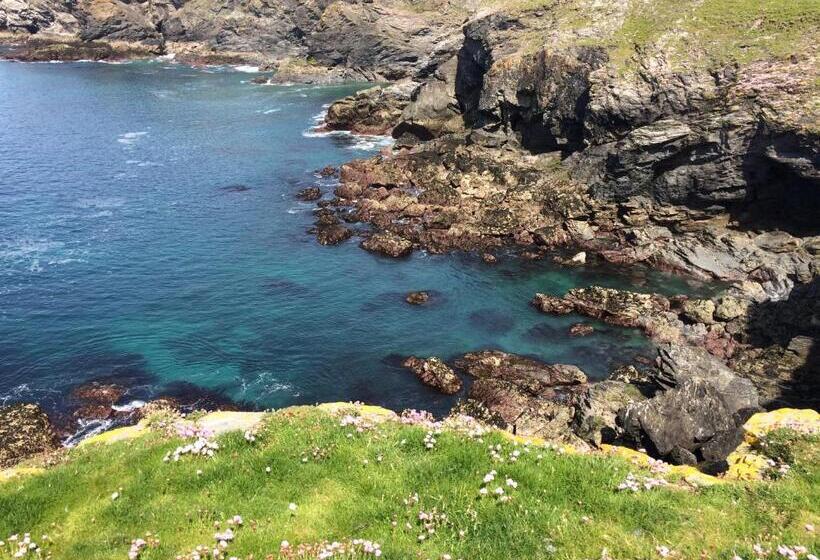 إستوديو سوبيريور, Re Imagined Stone Barns In The Country Near The Coast