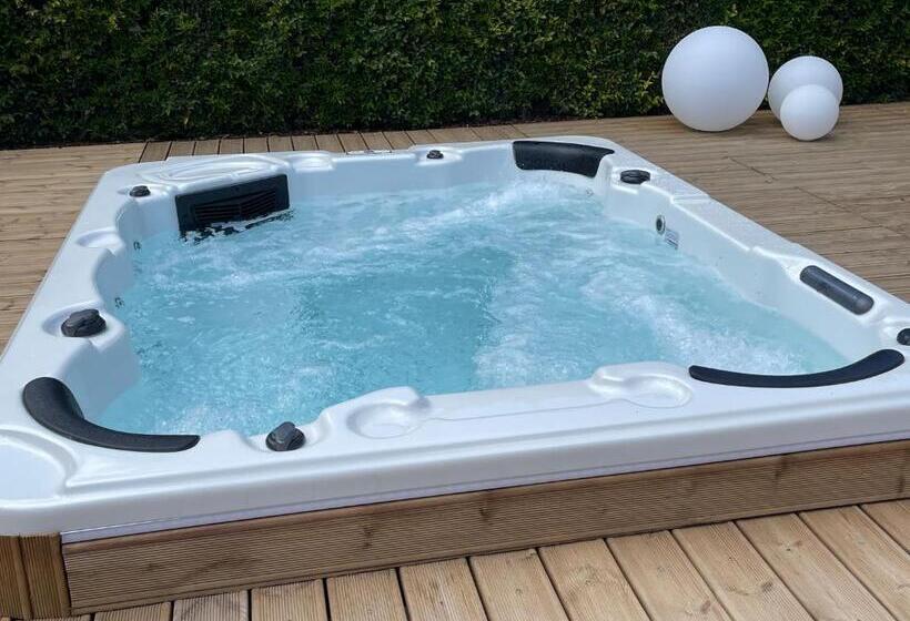 اتاق لوکس خانوادگی, Countryhouse64