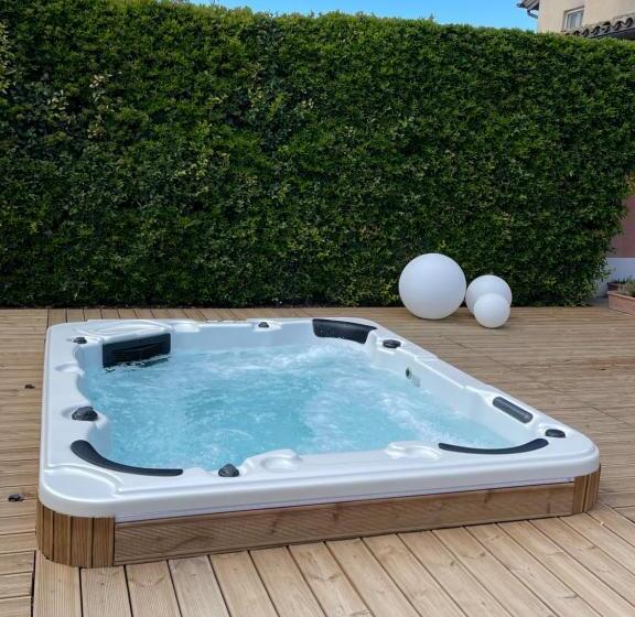 اتاق لوکس خانوادگی, Countryhouse64