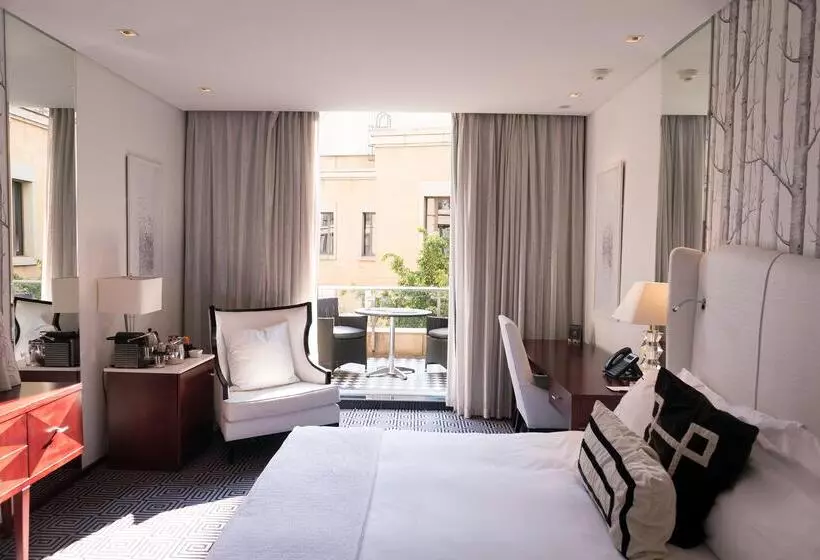 اتاق لوکس با تخت بزرگ, Davinci Hotel On Nelson Mandela Square