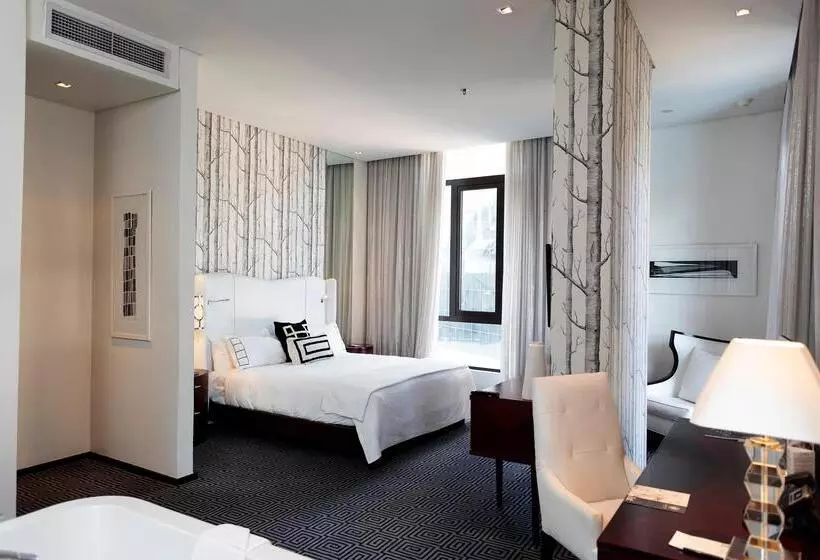 اتاق اجرایی با تخت بزرگ, Davinci Hotel On Nelson Mandela Square