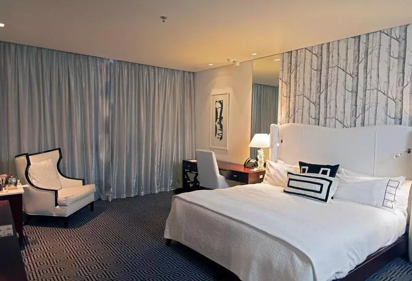 اتاق لوکس با تخت بزرگ, Davinci Hotel On Nelson Mandela Square