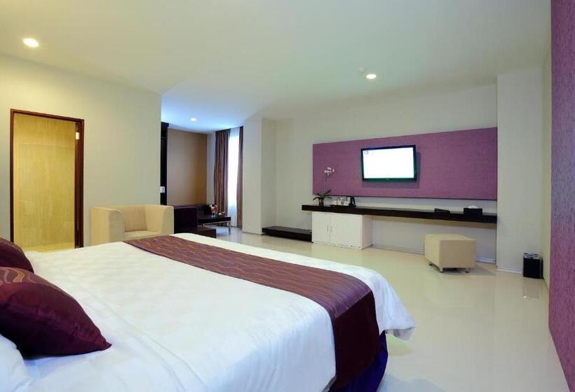 جناح, Lombok Plaza Hotel And Convention