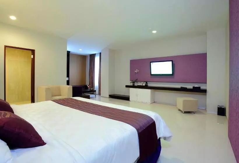 سوییت, Lombok Plaza Hotel And Convention
