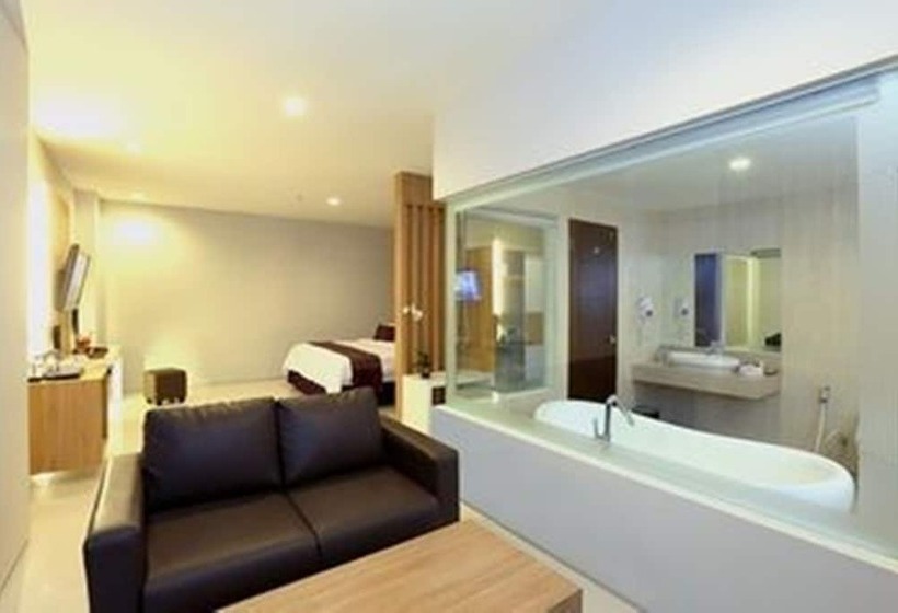 جناح, Lombok Plaza Hotel And Convention