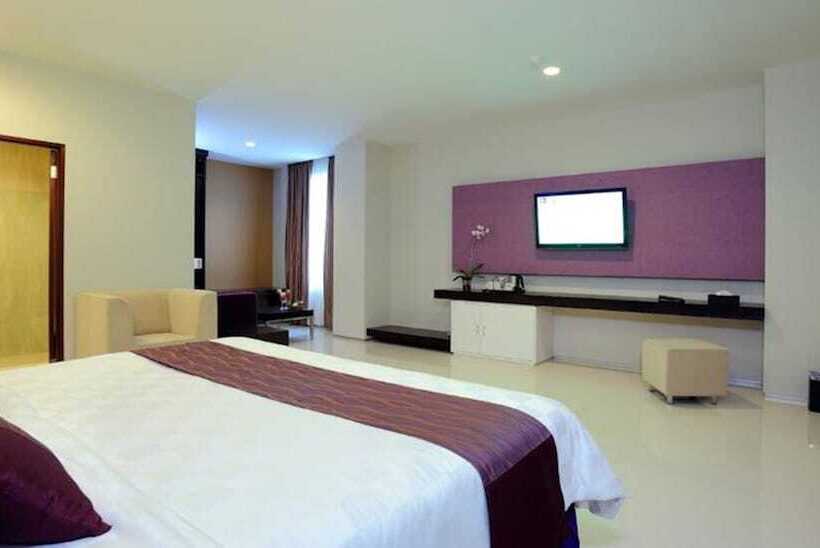 جناح, Lombok Plaza Hotel And Convention