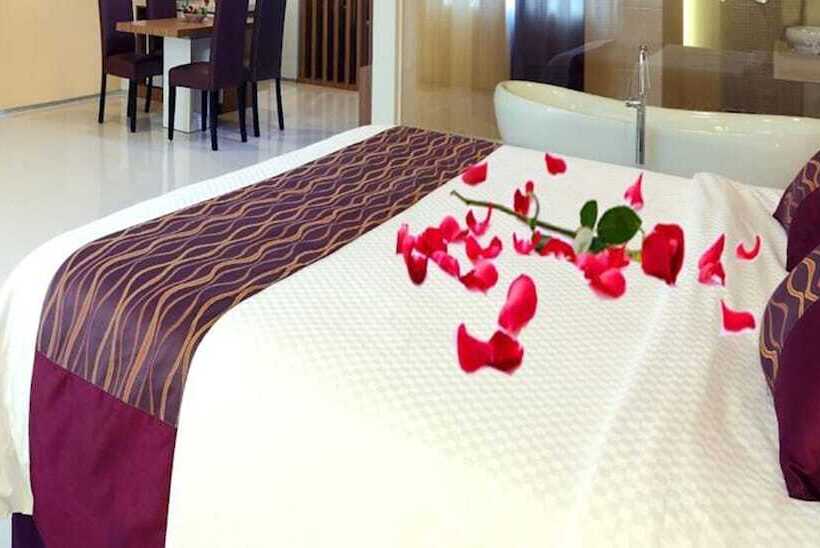 Люкс, Lombok Plaza Hotel And Convention