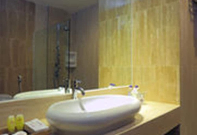 جناح, Lombok Plaza Hotel And Convention