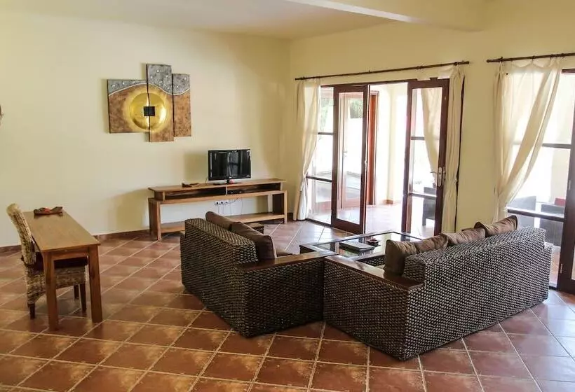 ویلای یک اتاق خوابه با استخر شنا, Luce D Alma Resort