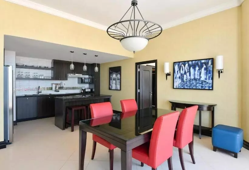 2 Bedroom Apartment with Views, Marriott Marquis City Center Doha