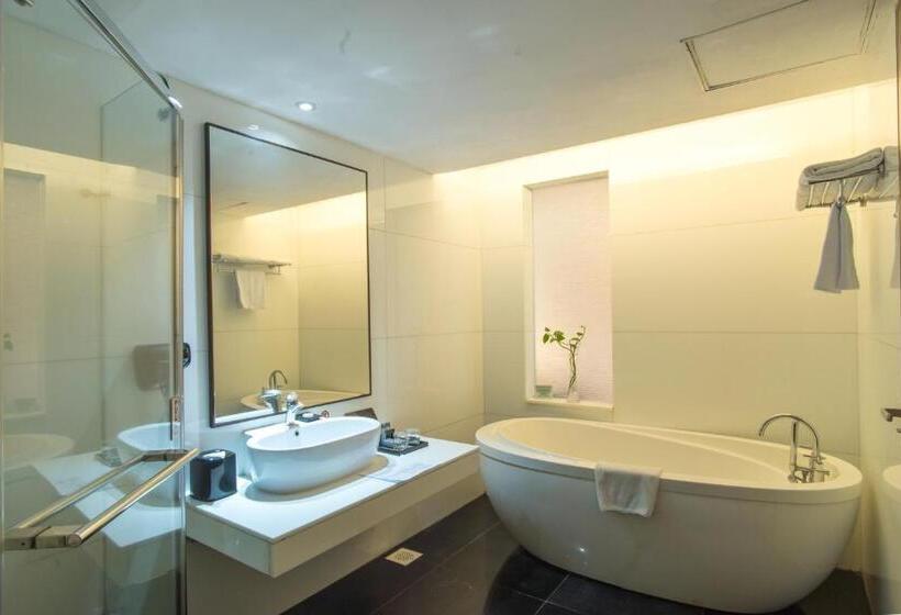 스탠다드 룸, Merlynn Park