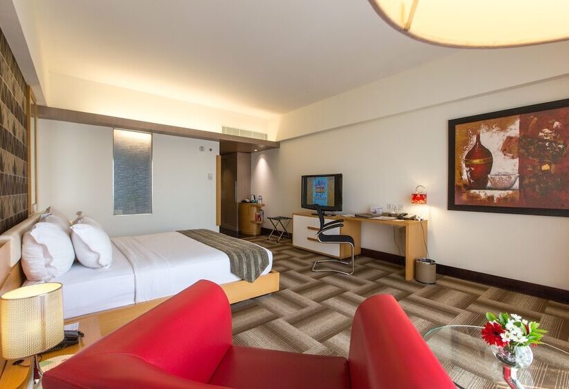 이그제큐티브 룸, Merlynn Park