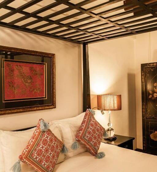 חדר דחוקס עם מיטת קינג, Penaga