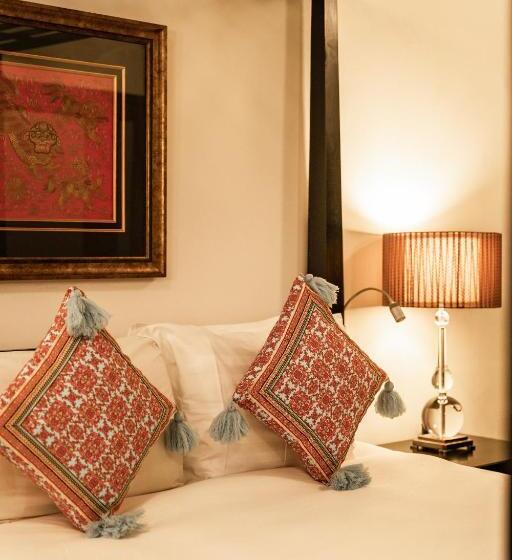 חדר דחוקס עם מיטת קינג, Penaga