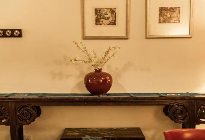 חדר דחוקס עם מיטת קינג, Penaga