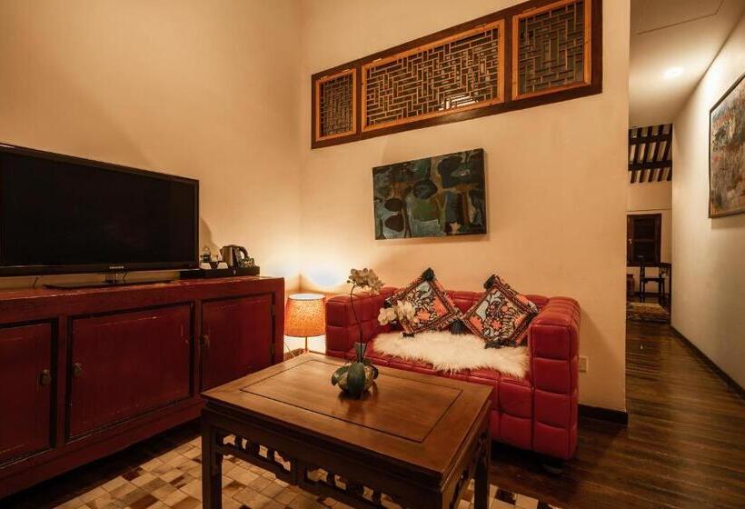 סוויטה עם ג'קוזי, Penaga