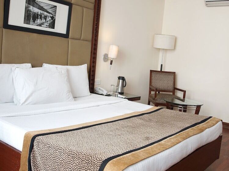 חדר דלוקס, The Bmk