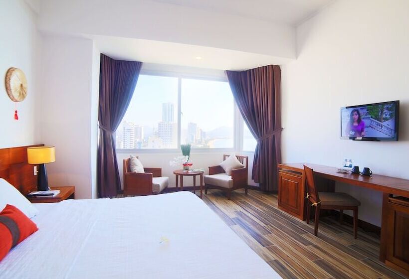 اتاق لوکس, The Light Hotel And Resort