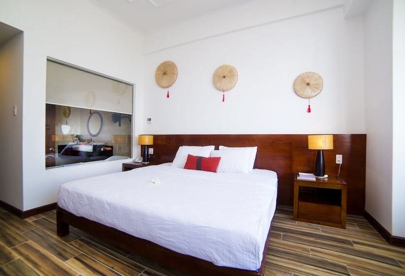 اتاق لوکس, The Light Hotel And Resort