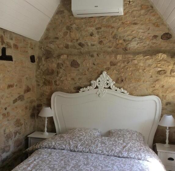 חדר בסיסי, Autour D Une Histoire