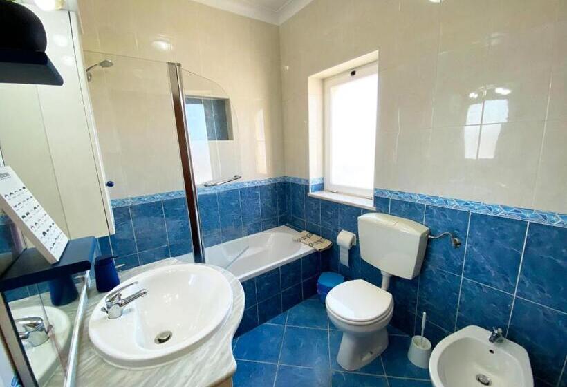 חדר סטנדרט חדר אמבטיה משותף, Local Guesthouse