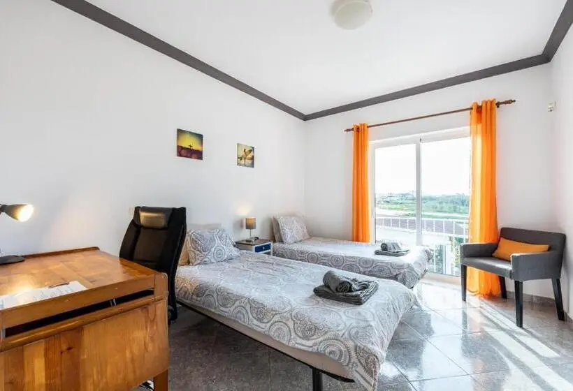 バス共有のスタンダードルーム, Local Guesthouse
