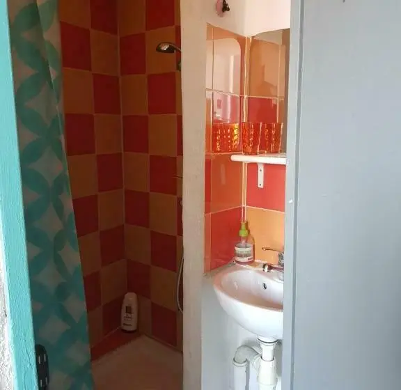 スタンダードスタジオ, Résidence Appartement Adonis