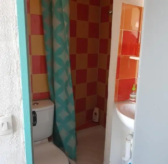 スタンダードスタジオ, Résidence Appartement Adonis