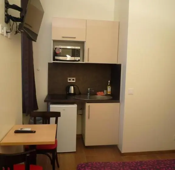 スーペリアスタジオ, Résidence Appartement Adonis