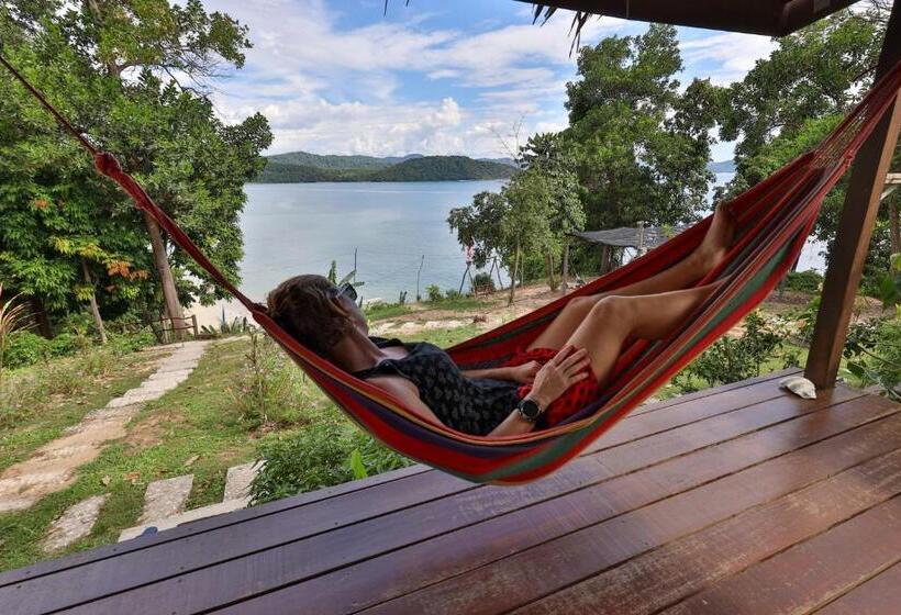 غرفة قياسية مطلّة علي البحر مزوَّدة بشُرفة, Bigfin Beach Resort