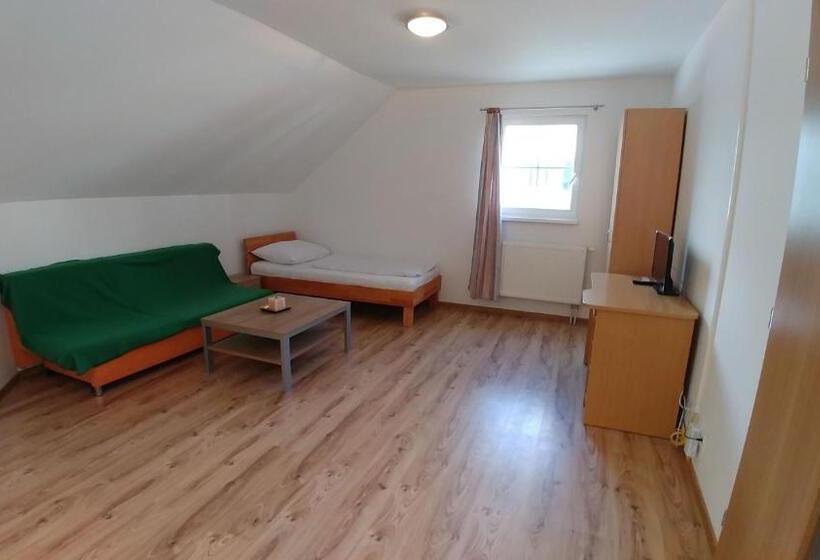 Standard Trippelrum, Lei S Wok