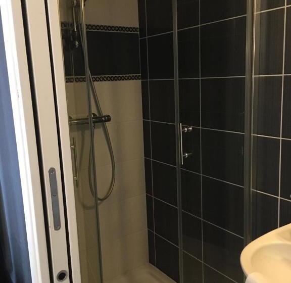 חדר סופריור, Le Grillon