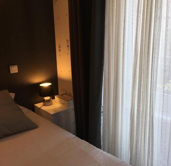 חדר סופריור, Le Grillon