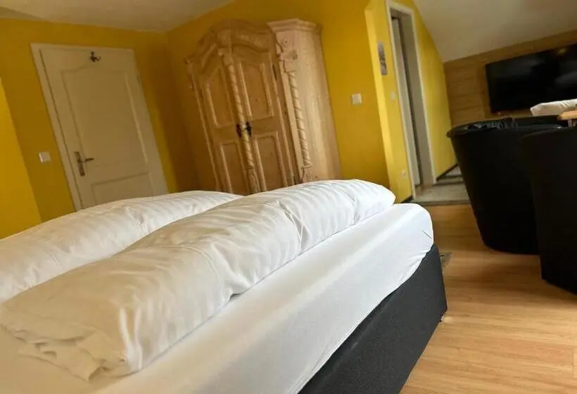 Suite Junior, Maier Pension