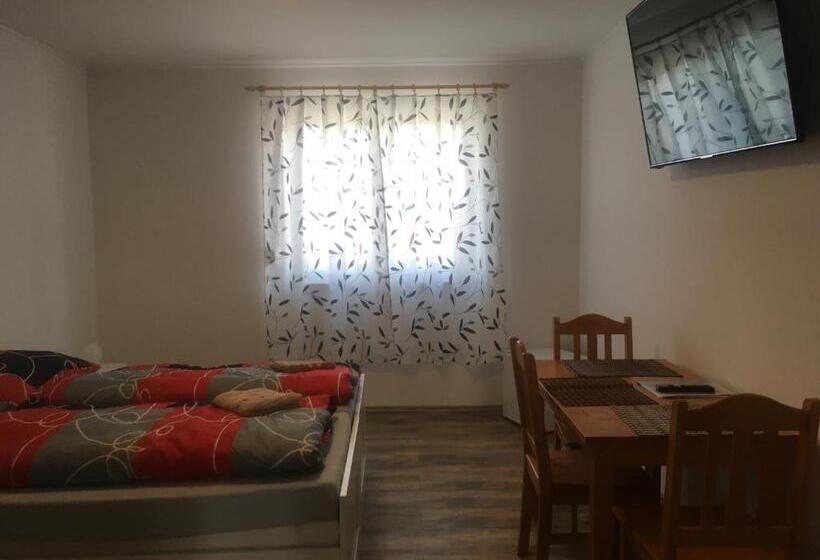 デラックスルーム, Ubytování Pod Mezu