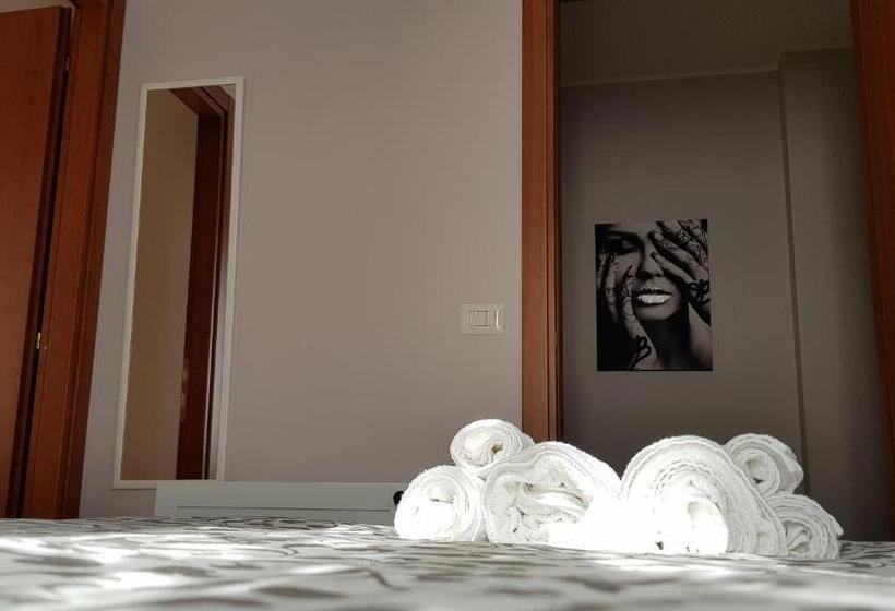 اتاق عادی, Home Sweet Home