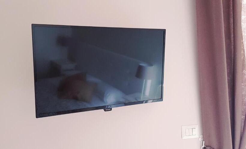 اتاق استاندارد سه تخته با بالکن, Home Sweet Home