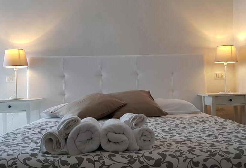 اتاق استاندارد سه تخته با بالکن, Home Sweet Home