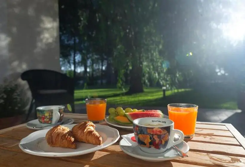 プールの見えるスタンダードトリプルルーム, Olive Garden House