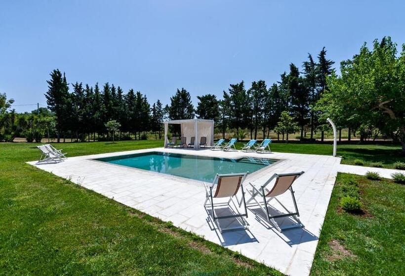 اتاق خانوادگی با چشم‌انداز باغ, Olive Garden House