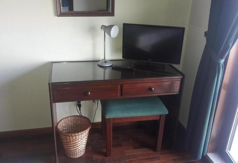 غرفة أساسية ثلاثية, Trindade Coelho