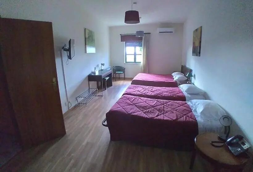 コンフォートトリプルルーム, Trindade Coelho