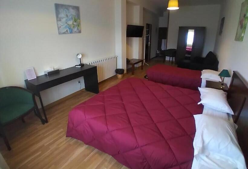 חדר קומפורט לשלושה, Trindade Coelho