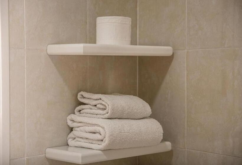 اتاق سوپریور با چشم‌انداز, Redcon Suites